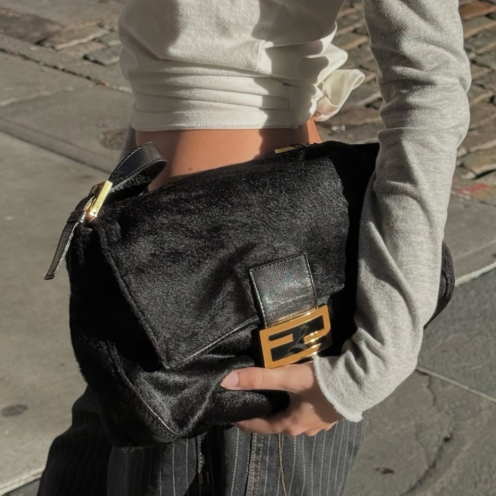 Fendi: Calf Hair Fur Gold FF Logo Mamma Baguette Shoulder Bag (Black) - Picture 2 of 16